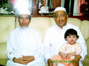 Gambar hiasan Feb 07 bersama dgn Mantan Mufti Wilayah Persekutuan Prof. Datuk Hj Md Hashim Hj Yahya